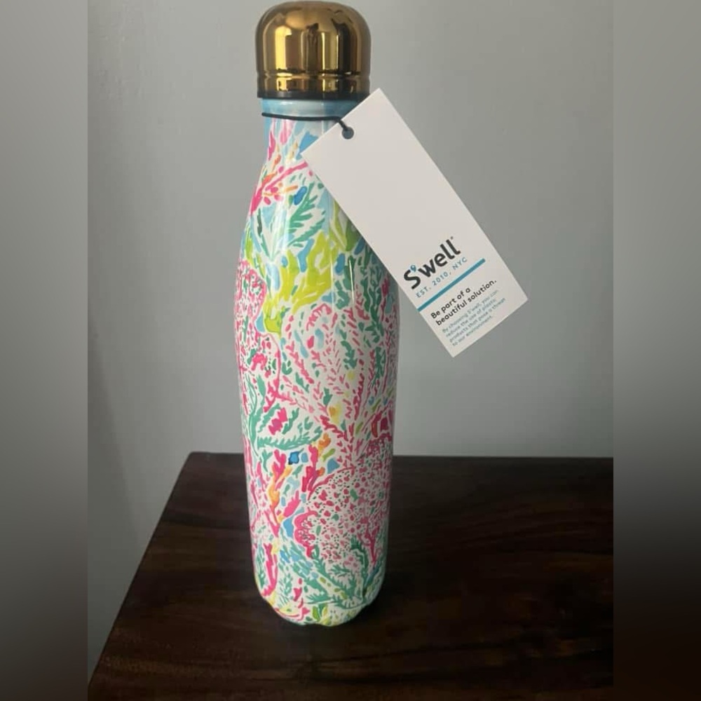 Lilly Pulitzer Swell Bottle NEW